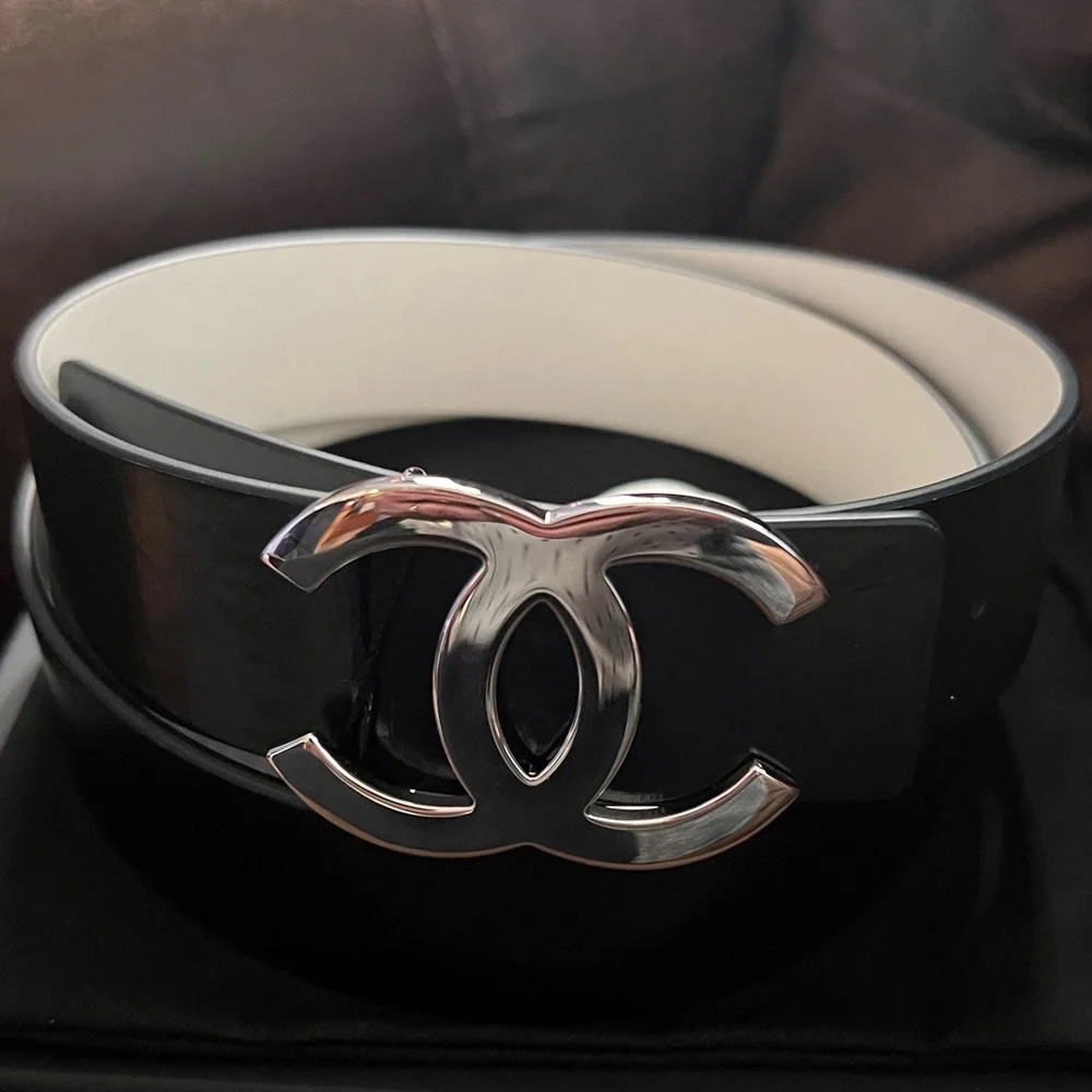 CHANEL ❤️‍🔥❤️‍🔥NEW CC LOGO REVERSIBLE BLACK AND WHITE LEATHER BELT Size 75